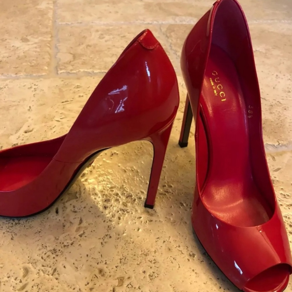 Gorgeous Red Gucci Shoes . - Picture 3 of 7